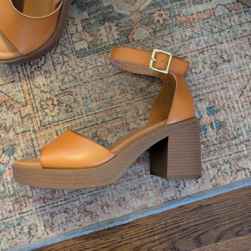 Chic Tan Block Heel Sandals